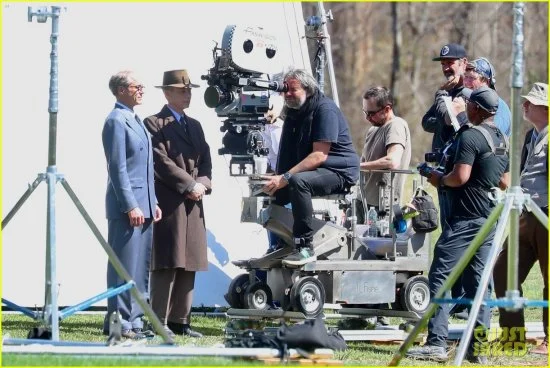 "Oppenheimer" posted the set photos,Robert Downey Jr. White Hair as Lewis Strauss