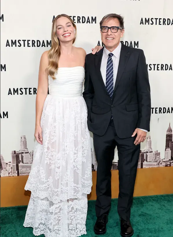 'Amsterdam' premiere, Christian Bale and Margot Robbie in the red carpet | FMV6